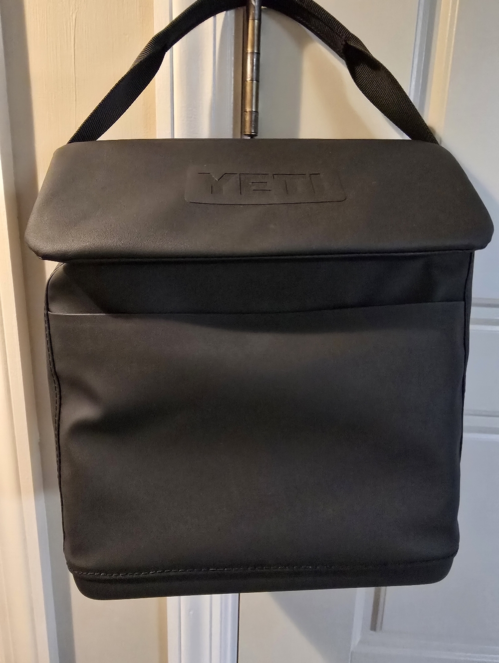 Yeti Black Insulated Daytrip 6L Lunch Bag
